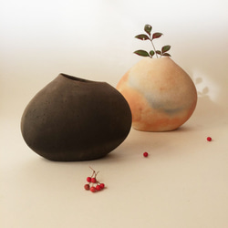 TSUBO よこぺちゃ A.B.（野焼きのツボ） 一輪挿し・花瓶・花器 okara