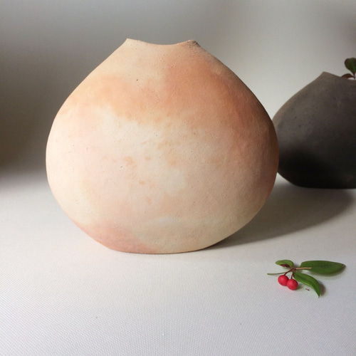 TSUBO よこぺちゃ A.B.（野焼きのツボ） 一輪挿し・花瓶・花器 okara