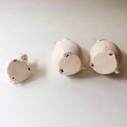 [受注制作] お花が持てちゃう仔シロクマ（素焼きの仔シロクマ　置物） 10枚目の画像