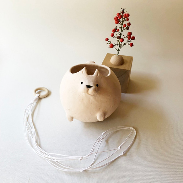 空中散歩 まんまる白柴犬（素焼きの犬 花器） 一輪挿し・花瓶