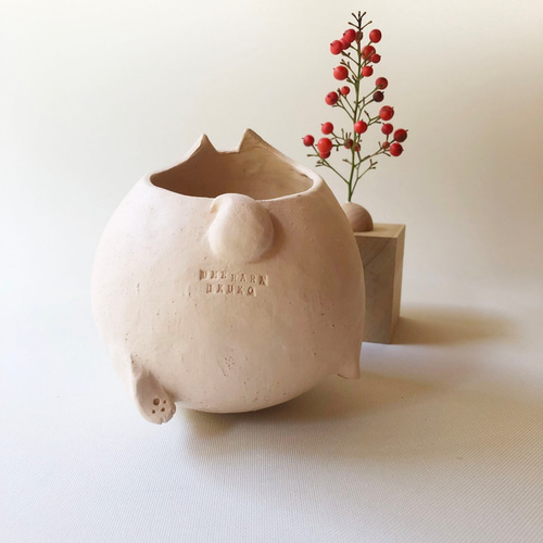 空中散歩 まんまる白柴犬（素焼きの犬 花器） 一輪挿し・花瓶・花器