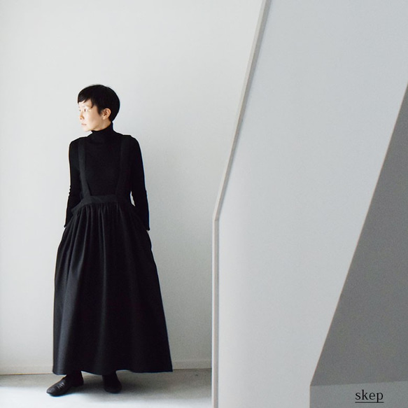 ギャザージャンパースカート（秋冬モデル）：黒［SK09JSBK］ 1枚目の画像