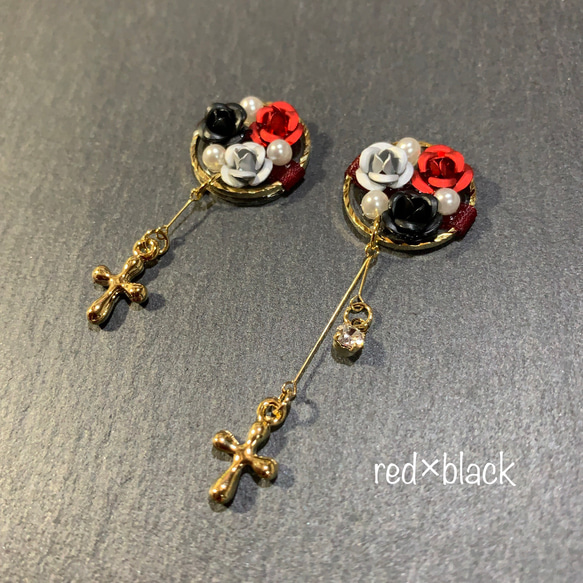 K16GP 薔薇とパールのゆらゆらクロス☆アシンメトリー ピアスor 
