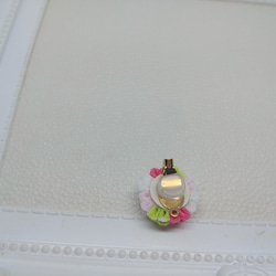 「つまみ細工」マスクチャームクリップ(濃いピンク系まる菊花) 2枚目の画像