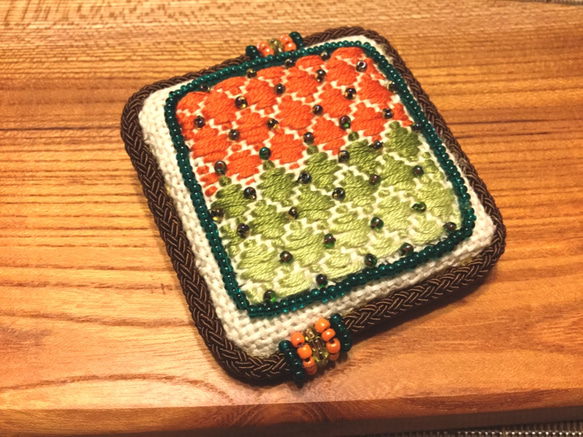 こぎん刺しビーズブローチ/バッグチャーム/刺繍/オンリーワン