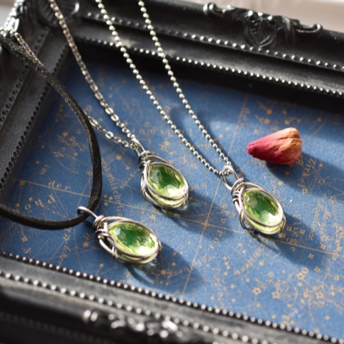 ウランガラスストーンのワイヤーラップペンダント＊チタン ネックレス