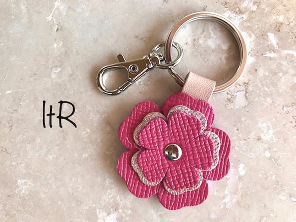 レザー ＊お花のキーホルダー ＊ ローズピンク / 革小物 / 革