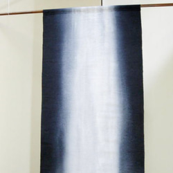 絹地 タペストリー K-1「手描き 黒地 ぼかし染め 神滝」45x125cm (送料込) 3枚目の画像