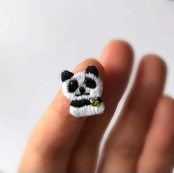 小さなパンダの刺繍ピアス/イヤリング(片耳用) 3枚目の画像
