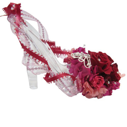 【プリザーブドフラワー／ガラスの靴リングピロー】情熱の赤い薔薇とティアラに永遠の輝きを添えて 3枚目の画像