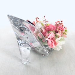 【プリザーブドフラワー／ガラスの靴シリーズ】ピンクと白の可憐なミニ薔薇とハートたちの楽しい時間 5枚目の画像