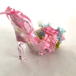 【プリザーブドフラワー ガラスの靴アレンジ】ピンクの薔薇とリボンの可愛く華やかな恋／フラワーケースリボンラッピング付き 3枚目の画像