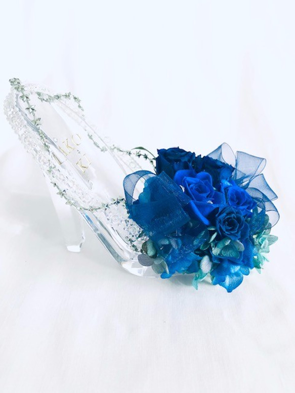 【プリザーブドフラワー／ガラスの靴シリーズ】青い薔薇の神秘にリボンとスワロフスキーの輝きを添えて 2枚目の画像