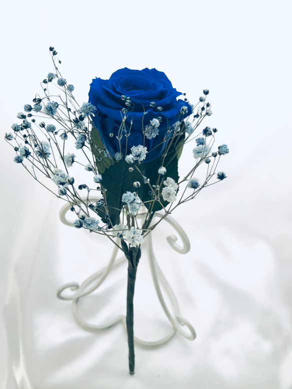 【プリザーブドフラワー／青薔薇とブルーカスミ草の祝福一輪ラッピング付き】 4枚目の画像