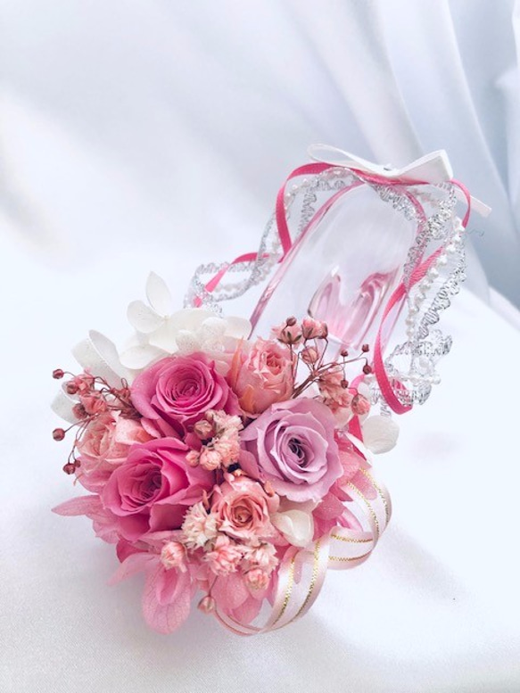 【プリザーブドフラワー／ガラスの靴ミニシリーズ】ピンクの薔薇のプリンセスシューズ 1枚目の画像