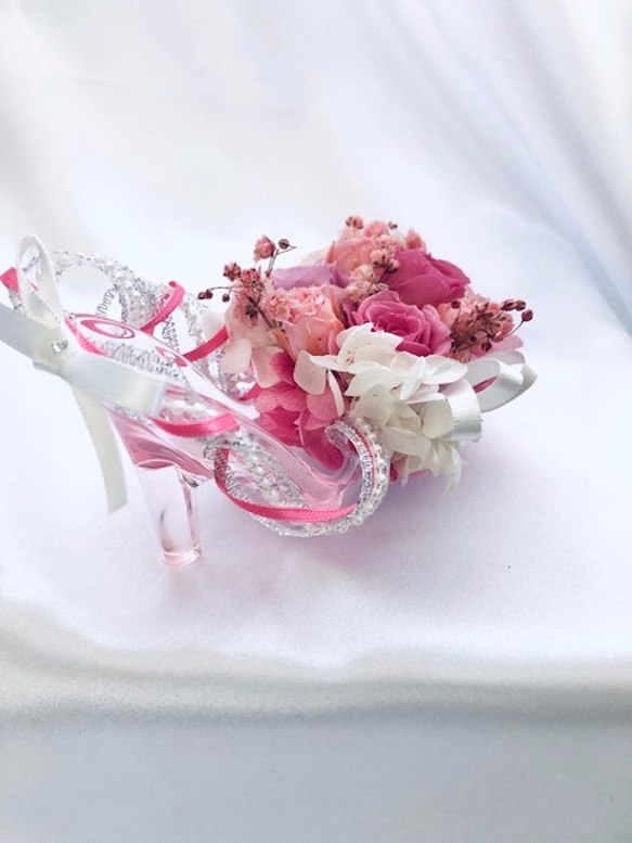 【プリザーブドフラワー／ガラスの靴ミニシリーズ】ピンクの薔薇のプリンセスシューズ 3枚目の画像