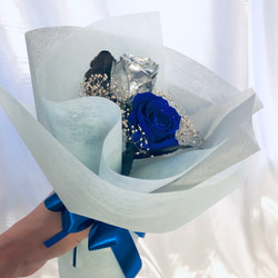 プリザーブドフラワー/シルバーと青い薔薇の花束（花束ラッピングでお届け） 1枚目の画像