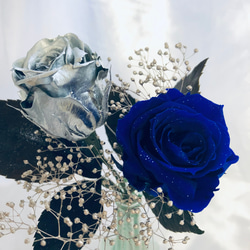 プリザーブドフラワー/シルバーと青い薔薇の花束（花束ラッピングでお届け） 2枚目の画像