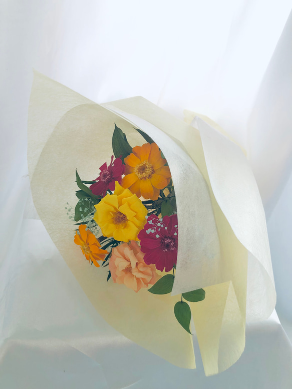 プリザーブドフラワー薔薇とジニアの花束（花瓶付き） 4枚目の画像