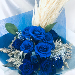プリザーブドフラワー青い薔薇と小花の花束 3枚目の画像