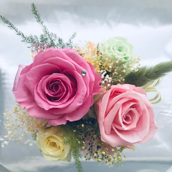 【プリザーブドフラワーピンクの薔薇と小花アレンジ/フラワーケースリボンラッピング付き】 4枚目の画像