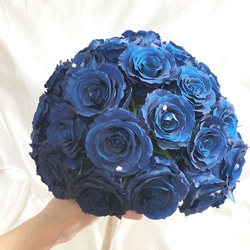 青い薔薇50輪の花束アレンジ／枯れない薔薇プリザーブドフラワー／花束ラッピングブーケスタンド付き 4枚目の画像