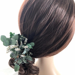 ユーカリ グリーンのボタニカルヘアクリップ髪飾り／プリザーブドフラワー／コサージュ使用可 3枚目の画像