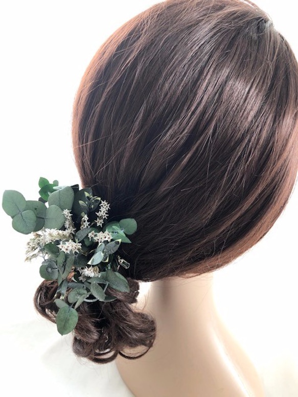 ユーカリ グリーンのボタニカルヘアクリップ髪飾り／プリザーブドフラワー／コサージュ使用可 3枚目の画像