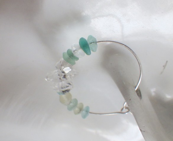 *sv925* Calm Sea Romanglass & Crystal　ローマングラスとハーキマークウォーツのフープ 4枚目の画像