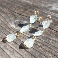 *14kgf*Tiny Raw Aquamarine アクアマリン原石のつらなりピアス 6枚目の画像