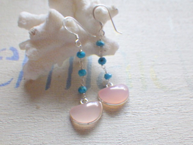 ローズクウォーツの半月ダングリングピアス/イヤリング　*sv925*