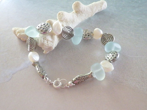 *925* seaglass & Fresh Water Pearl sea creature bracelet*ビーチ 2枚目の画像