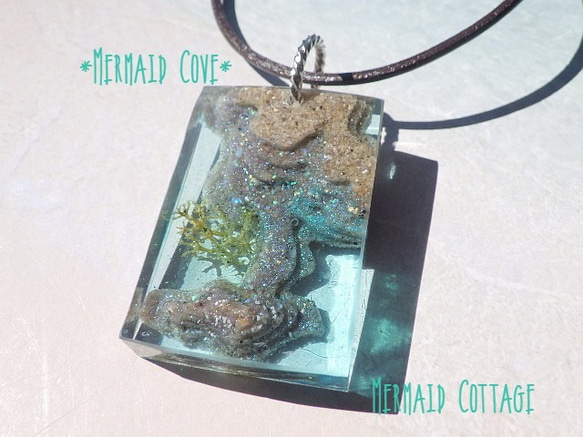 Mermaid Cove 人魚の入江＊革紐ペンダント＊レクタングル 2枚目の画像