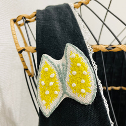 ★受注製作★⚮̈ミナペルホネン生地使用⚮̈ sky flowerブローチ(beige) 手刺繍入り 7枚目の画像