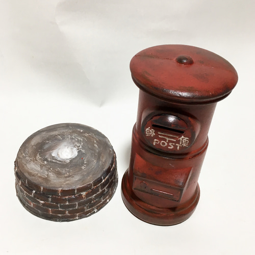 nakasansui 昭和レトロ赤ポスト貯金箱 レンガ台流木サインプレート付き