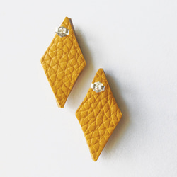 Sonniewing Diamond Shaped Leather Earrings（925スターリングシルバーイヤリング） 4枚目の画像