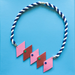 Sonniewingの幾何学的な色の革のネックレス（両面カラー） 1枚目の画像