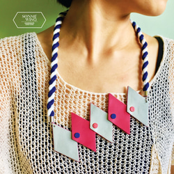 Sonniewingの幾何学的な色の革のネックレス（両面カラー） 3枚目の画像