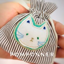 送料無料 小さな小さな白ねこさんの巾着 ﾊﾝﾄﾞﾒｲﾄﾞ ｱｯﾌﾟﾘｹ 刺繍 猫 白猫 3枚目の画像