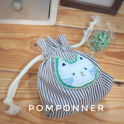 送料無料 小さな小さな白ねこさんの巾着 ﾊﾝﾄﾞﾒｲﾄﾞ ｱｯﾌﾟﾘｹ 刺繍 猫 白猫 4枚目の画像