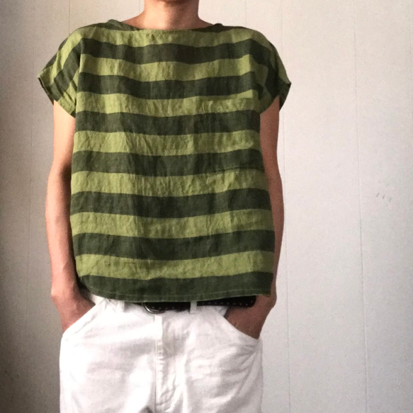 リネンのボーダーTシャツ 緑 1枚目の画像