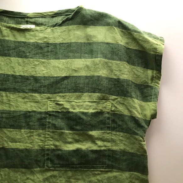 リネンのボーダーTシャツ 緑 2枚目の画像