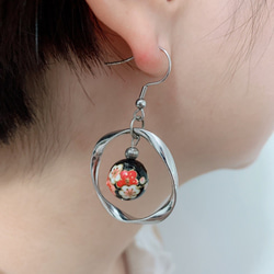 【可轉耳夾】日本入口彩繪珠 配 銀色圈圈 耳環 第3張的照片