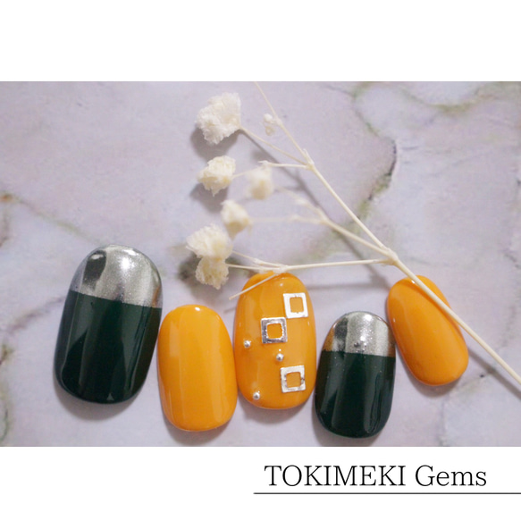 秋ネイル】オレンジ×緑のシンプルハーフミラーネイル。 深緑 成人式