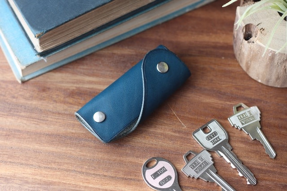 『slim key case』ブルー　キーケース,ヌメ革,シンプル,スライド,回転,鍵,コンパクト 5枚目の画像