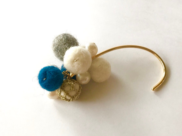 felt & pearl イヤーフック✳︎blue 3枚目の画像