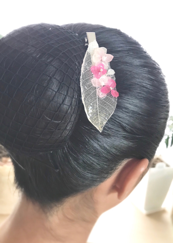 透明リーフ&紫陽花ヘアクリップ pink 2枚目の画像