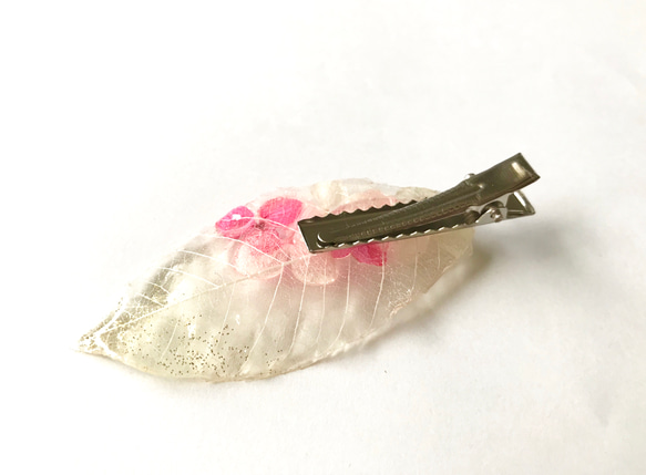 透明葉子&amp;繡球花髮夾粉色 第4張的照片