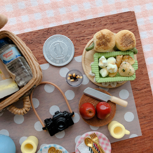 ミニチュアパン ✽ 焼き菓子他 ✽ ピクニックバスケット付 ミニチュア＊ピクニックバスケットセット＊ その他置物 malu works