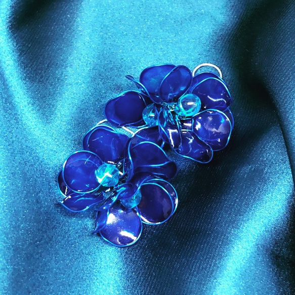 水晶花耳環-黛藍 第2張的照片